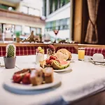 Hotel Martini Kaprun Inkluding Breakfast, Free Parking And Zell Am See-Kaprun Summer Card 3*