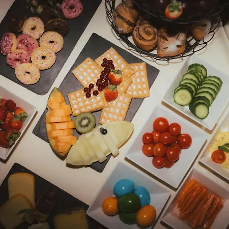 Hotell Martini Inkluding Breakfast & Free Parking 3*