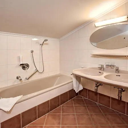 Martini Inkluding Breakfast & Free Parking 3*