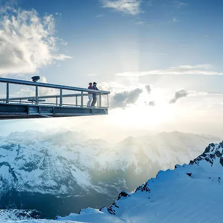 Martini Inkluding Breakfast & Free Parking 酒店 3*