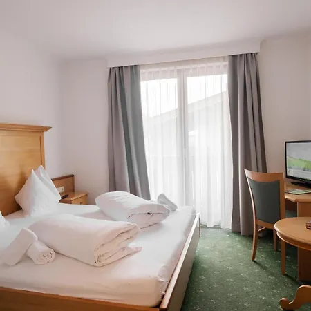 Hotel Martini Kaprun Inkluding Breakfast, Free Parking And Zell Am See-Kaprun Summer Card Hotel