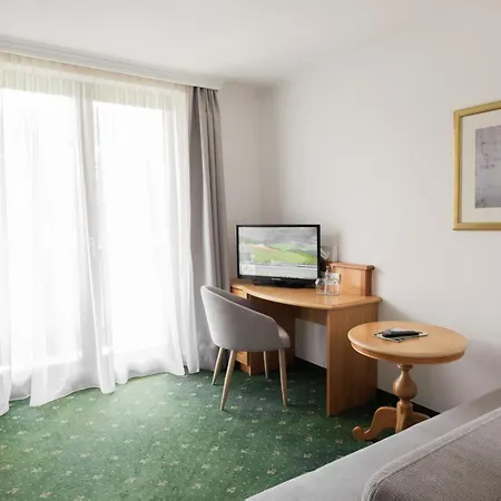 Hotel Martini Kaprun Inkluding Breakfast, Free Parking And Zell Am See-Kaprun Summer Card Hotel