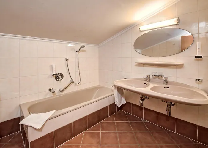 Martini Inkluding Breakfast & Free Parking 3*