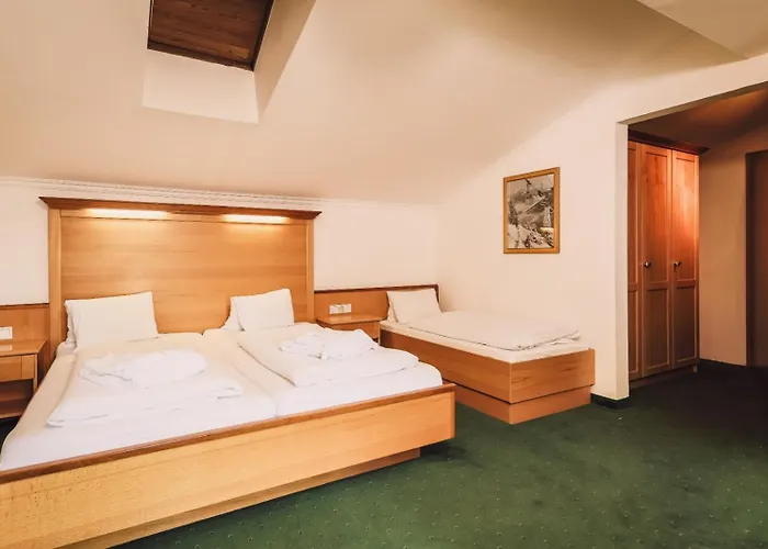 Hotel Martini Inkluding Breakfast & Free Parking 3*