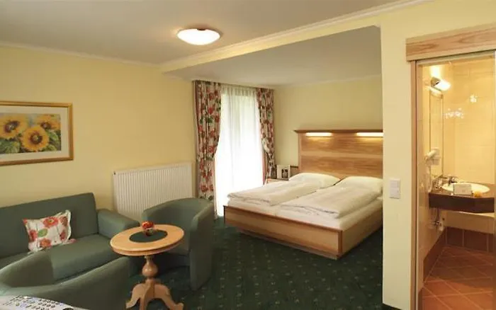 Martini Inkluding Breakfast & Free Parking